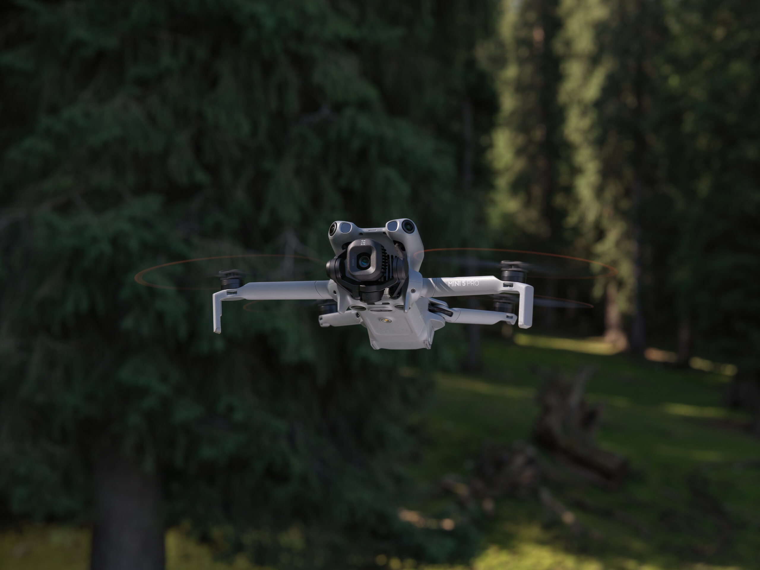 DJI Mini 5 Pro è il nuovo il mini drone che vuole ridefinire volo e fotografia tascabile - macitynet.it