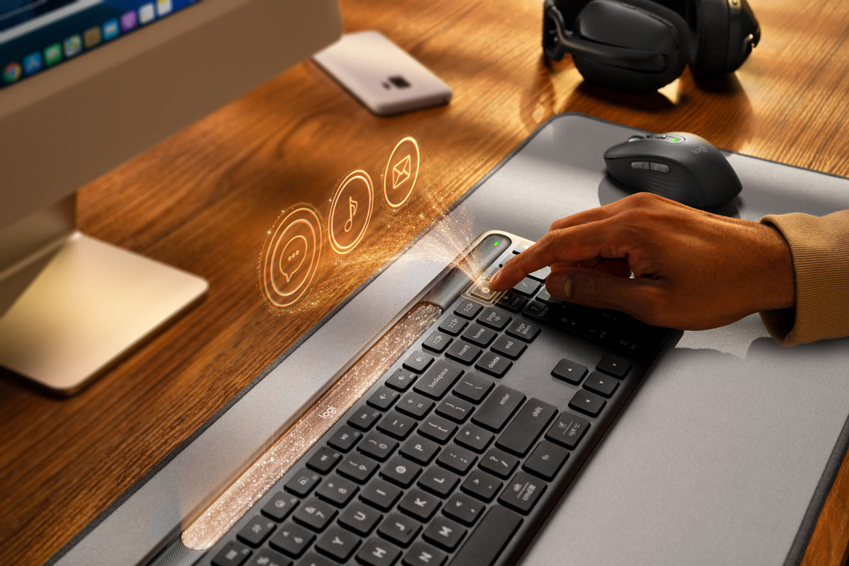 Con Logitech Signature Slim Solar K980 niente fili e niente ricarica - macitynet.it Con Logitech Signature Slim Solar K980 niente fili e niente ricarica - macitynet.it