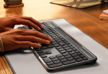 Con Logitech Signature Slim Solar K980 niente fili e niente ricarica per sempre - macitynet.it