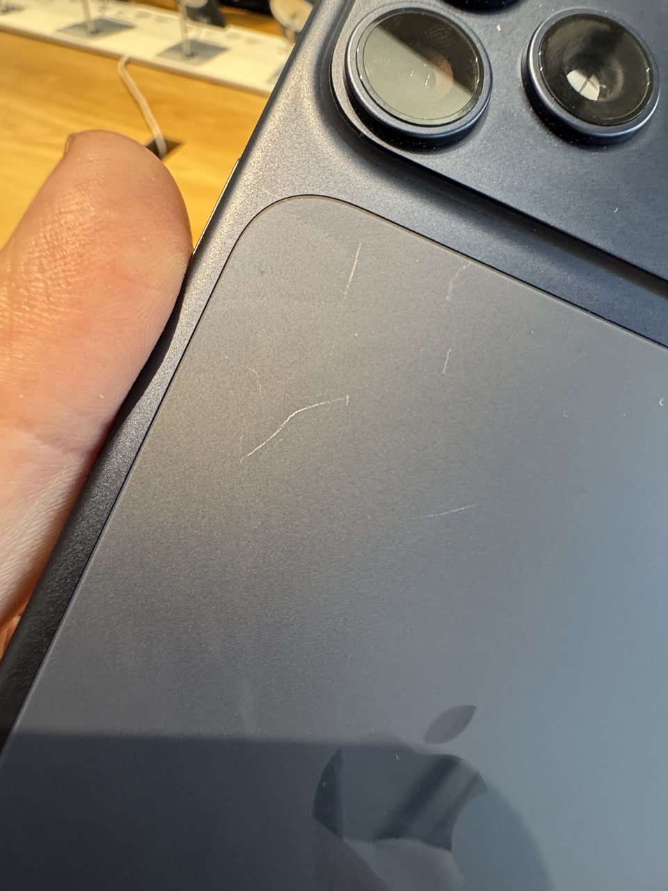 Graffi sugli iPhone 17 Pro, Apple tranquillizza, nulla di anormale - macitynet.it Graffi sugli iPhone 17 Pro, Apple tranquillizza, nulla di anormale - macitynet.it