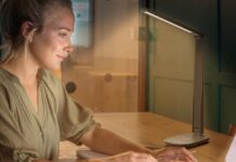 Sconto lampada a luce naturale Honeywell, due porte USB, solo 19,99€ macitynet.it