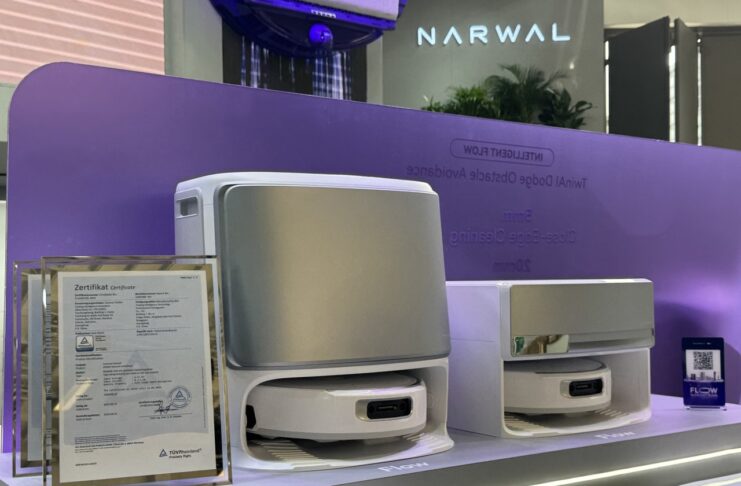 Ad IFA 2025 Il robot Narwal Flow che aspira e lava con il panno che si rigenera - macitynet.it