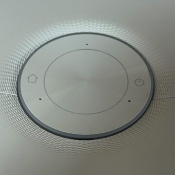 Ad IFA 2025 Il robot Narwal Flow che aspira e lava con il panno che si rigenera - macitynet.it