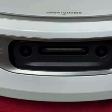 Ad IFA 2025 Il robot Narwal Flow che aspira e lava con il panno che si rigenera - macitynet.it