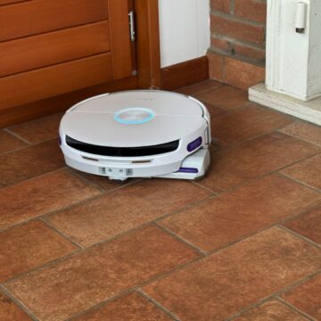 Ad IFA 2025 Il robot Narwal Flow che aspira e lava con il panno che si rigenera - macitynet.it