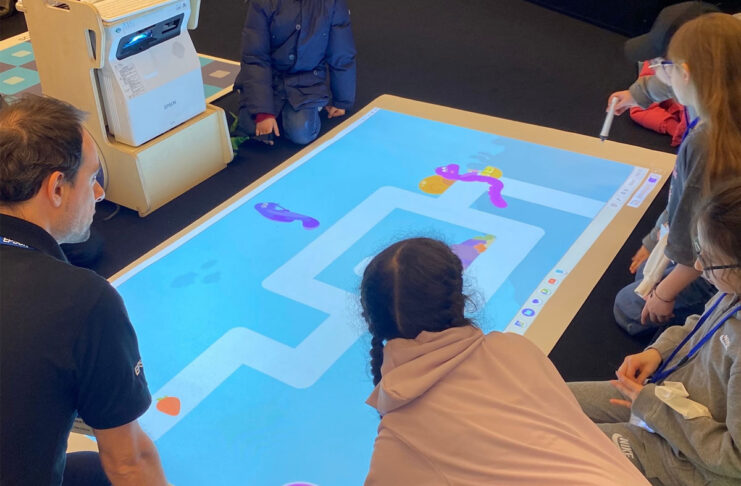 Proiettino è un tappeto didattico e interattivo di Epson - macitynet.it