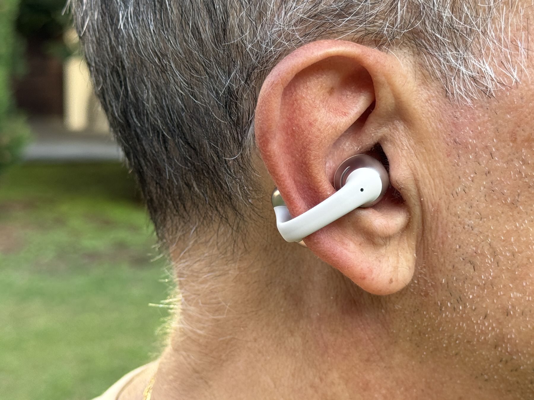 Shokz OpenDots, auricolari open-ear che non sentite ma che si fanno sentire - macitynet.it Shokz OpenDots, auricolari open-ear che non sentite ma che si fanno sentire - macitynet.it