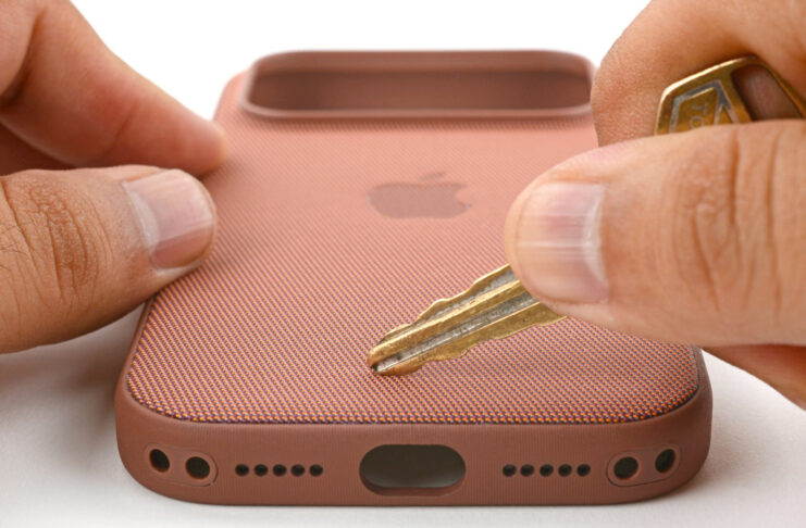 iFixit conferma che le custodie in TechWoven sono migliori di quelle FineWoven - macitynet.it