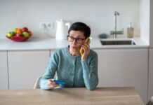 Truffe digitali, le più comuni e come difendersi prima che sia troppo tardi: metti al sicuro i tuoi dati Donna truffata