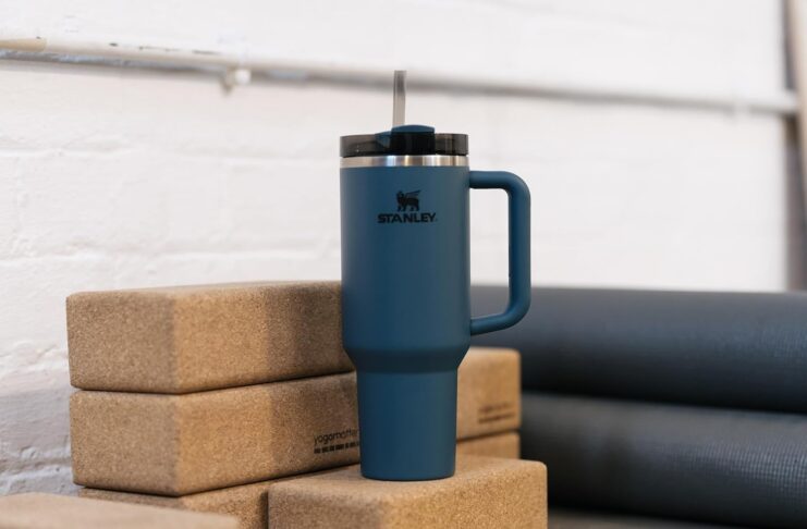 Festa Prime, Stanley Quencher H2.0 FlowState Tumbler, sostenibile, sicura e in offerta con il trucco - macitynet.it