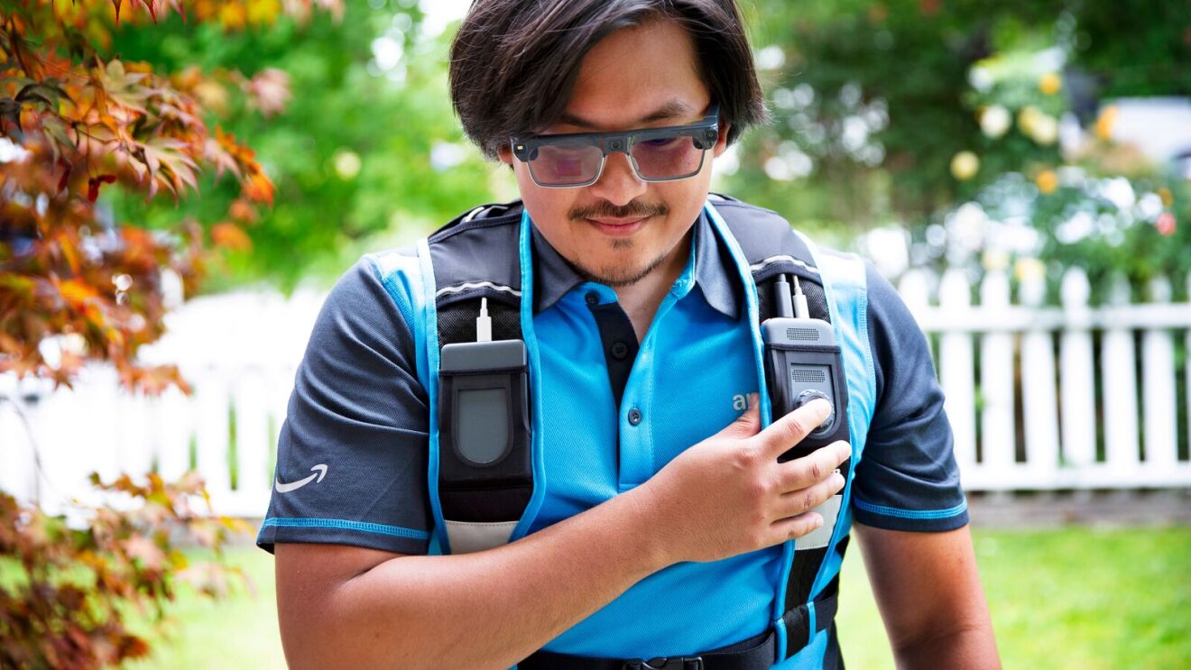 Amazon Amelia, occhiali smart per aiutare i corrieri a scansionare pacchi e non solo - macitynet.it Amazon Amelia, occhiali smart per aiutare i corrieri a scansionare pacchi e non solo - macitynet.it