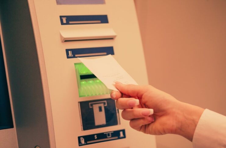 Bancomat, basta stampare la ricevuta dopo il pagamento e parte la truffa