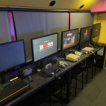 Un vecchio scuolabus convertito in museo di retro computing itinerante - macitynet.it