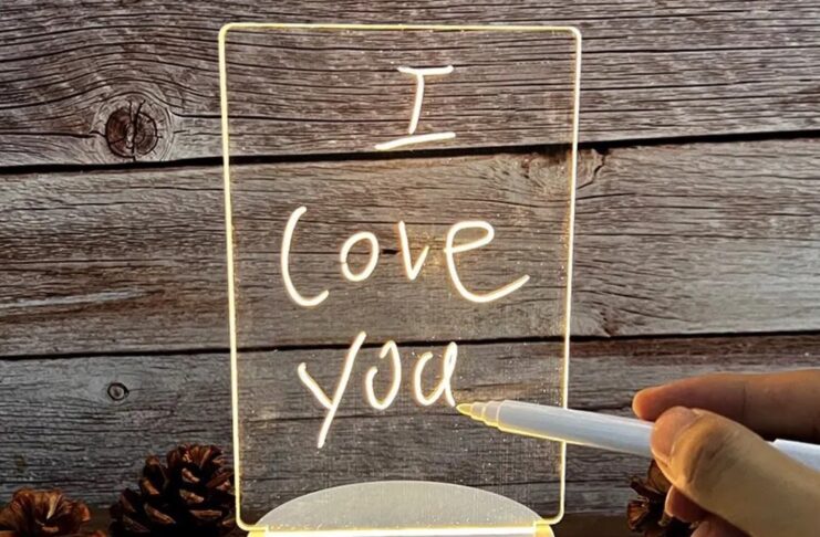 Lampada magica da scrivere: fate brillare i vostri disegni con solo 1 € - macitynet.it