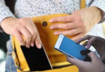 Smartphone, i 3 posti in cui non andrebbe mai posizionato: conseguenze immediate smartphone 3 posti dove non si deve mettere