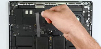 MacBook Pro M5 smontaggio batteria