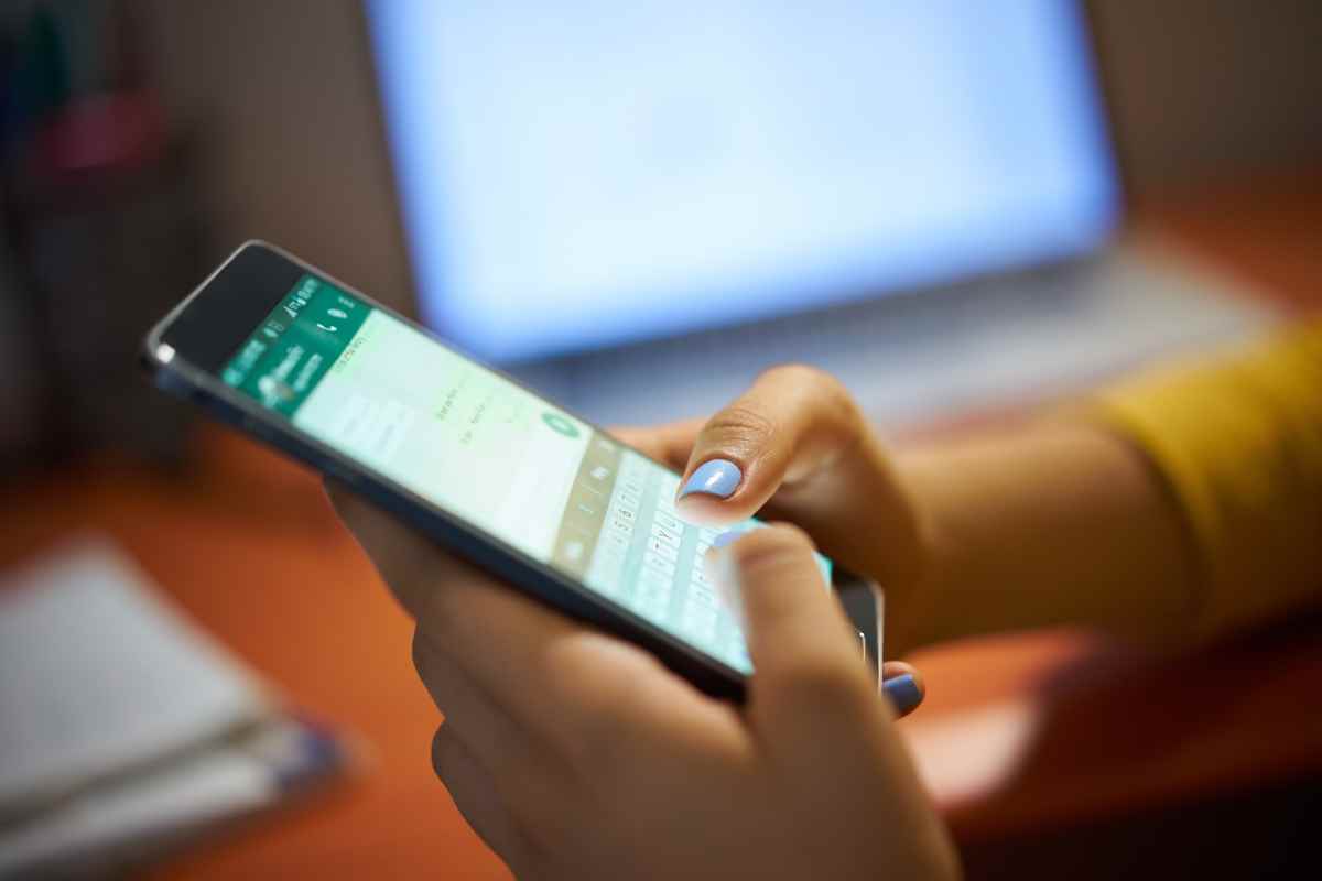 Svelato il trucco segretissimo per leggere i messaggi cancellati su WhatsApp: non potranno nasconderti nulla come leggere messaggi segreti whatsapp