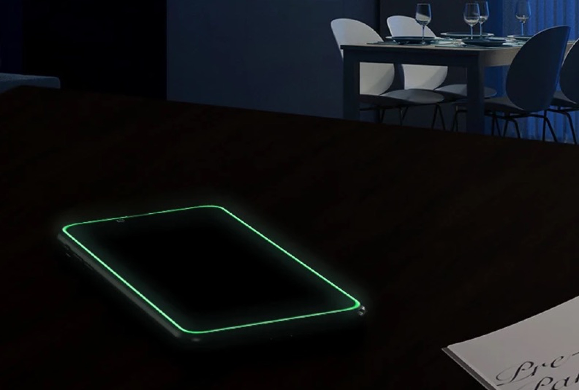 Vetro temperato per iPhone con protezione privacy e bordo fluorescente a solo 1 € - macitynet.it Vetro temperato per iPhone con protezione privacy e bordo fluorescente a solo 1 € - macitynet.it