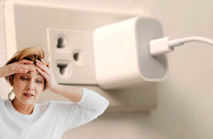 pericoli lasciare caricabatterie nelle presa