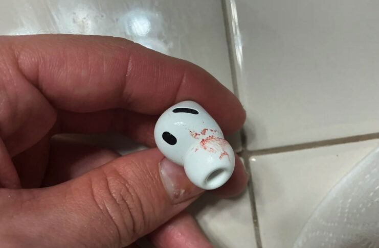 AirPods con tracce di sanguinamento
