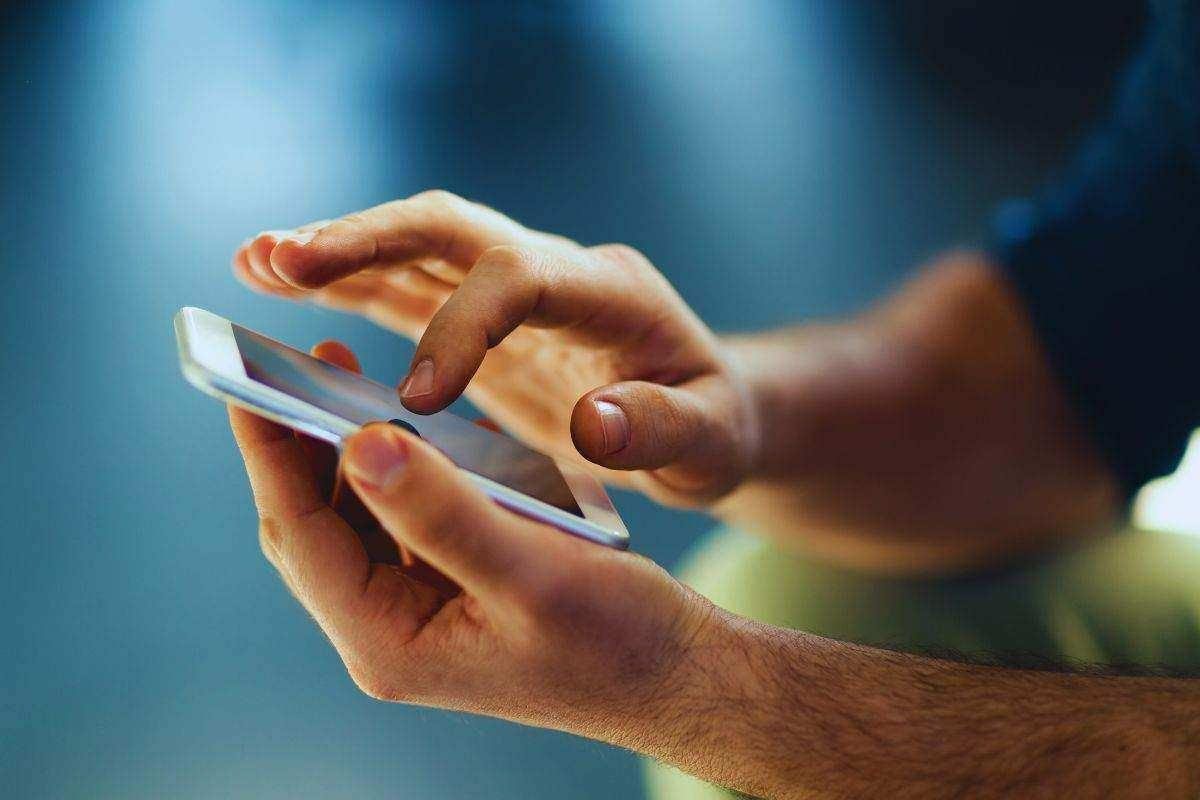 trucco della cannuccia, salva vita per il tuo smartphone