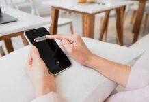 Smartphone, tutti dovrebbero farlo almeno una volta al giorno: è questione di sicurezza spegnere lo smarthphone perchè è importante