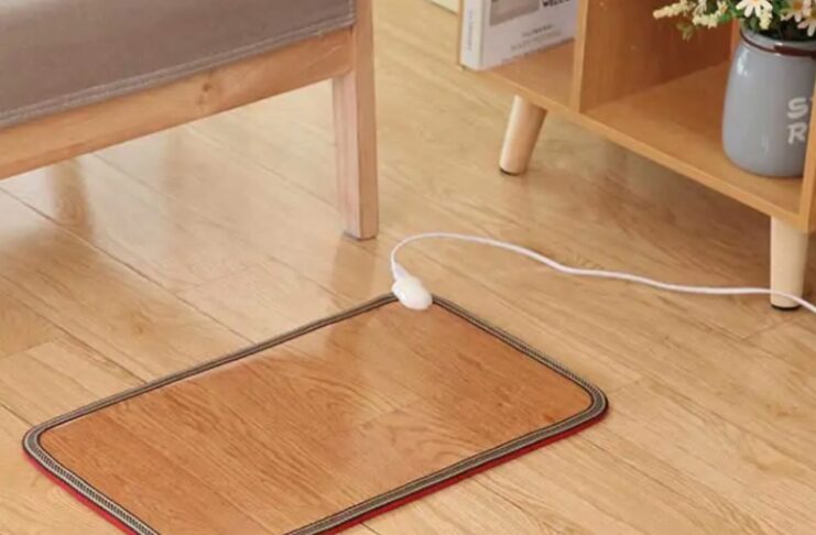 Mai più piedi freddi col tappetino riscaldante elettrico a 8 € - macitynet.it