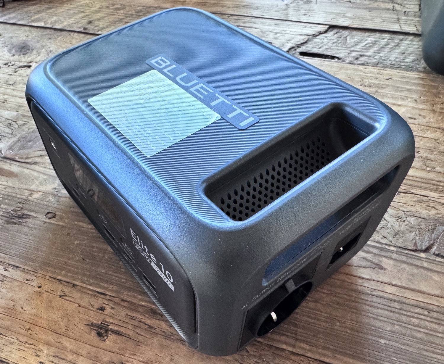 Recensione Bluetti Elite 10: la mini power station che vuole sostituire ed espandere il power bank - macitynet.it Recensione Bluetti Elite 10: la mini power station che vuole sostituire ed espandere il power bank - macitynet.it