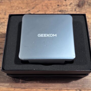 Recensione mini PC GEEKOM IT13 2025 Edition, piccolo ma potente e con tante porte - macitynet.it