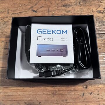 Recensione mini PC GEEKOM IT13 2025 Edition, piccolo ma potente e con tante porte - macitynet.it