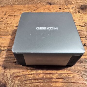 Recensione mini PC GEEKOM IT13 2025 Edition, piccolo ma potente e con tante porte - macitynet.it