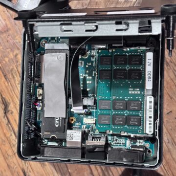 Recensione mini PC GEEKOM IT13 2025 Edition, piccolo ma potente e con tante porte - macitynet.it