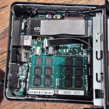 Recensione mini PC GEEKOM IT13 2025 Edition, piccolo ma potente e con tante porte - macitynet.it