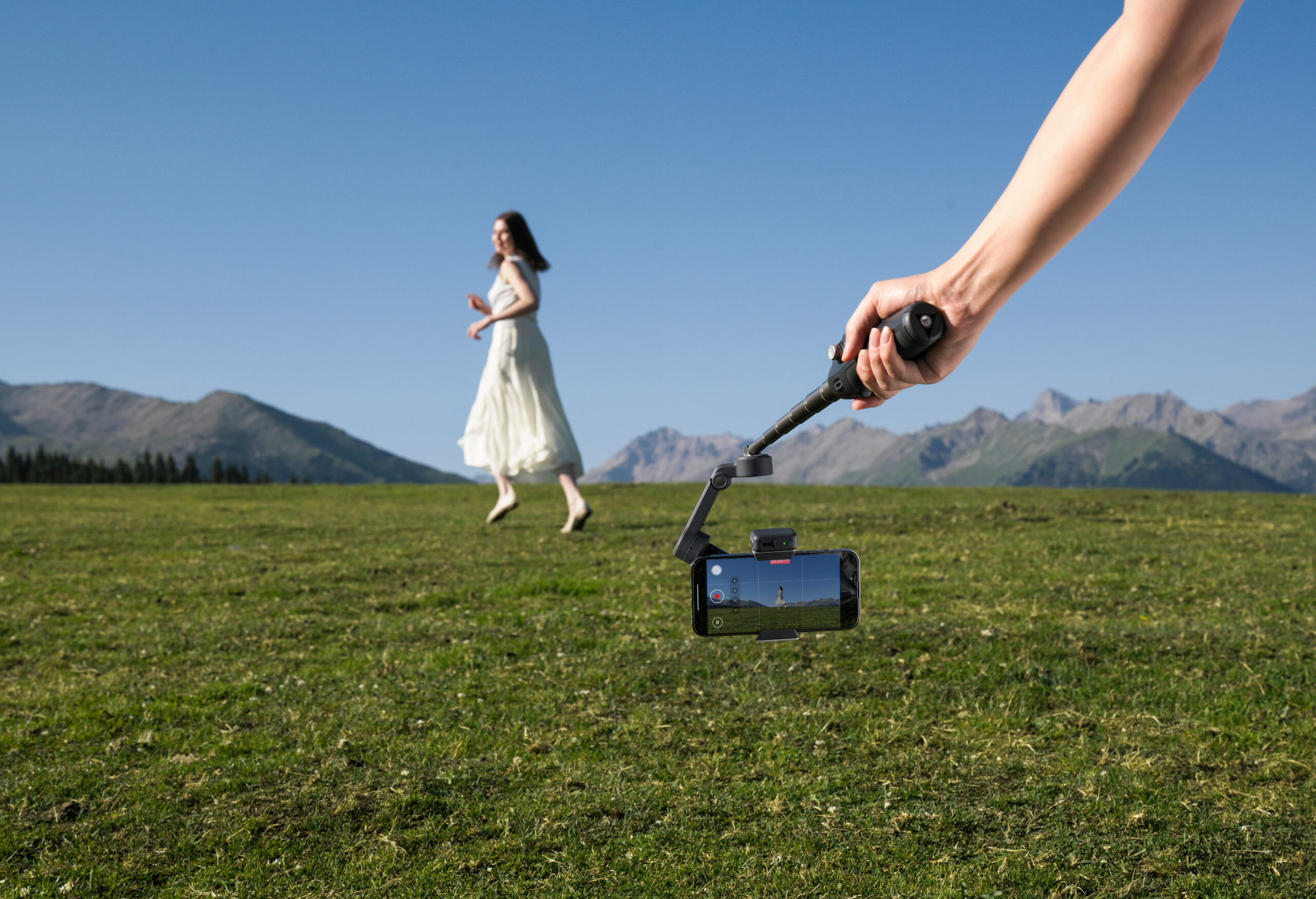 DJI Osmo Mobile 8 è il nuovo stabilizzatore per smartphone con tracciamento intelligente - macitynet.it DJI Osmo Mobile 8 è il nuovo stabilizzatore per smartphone con tracciamento intelligente - macitynet.it