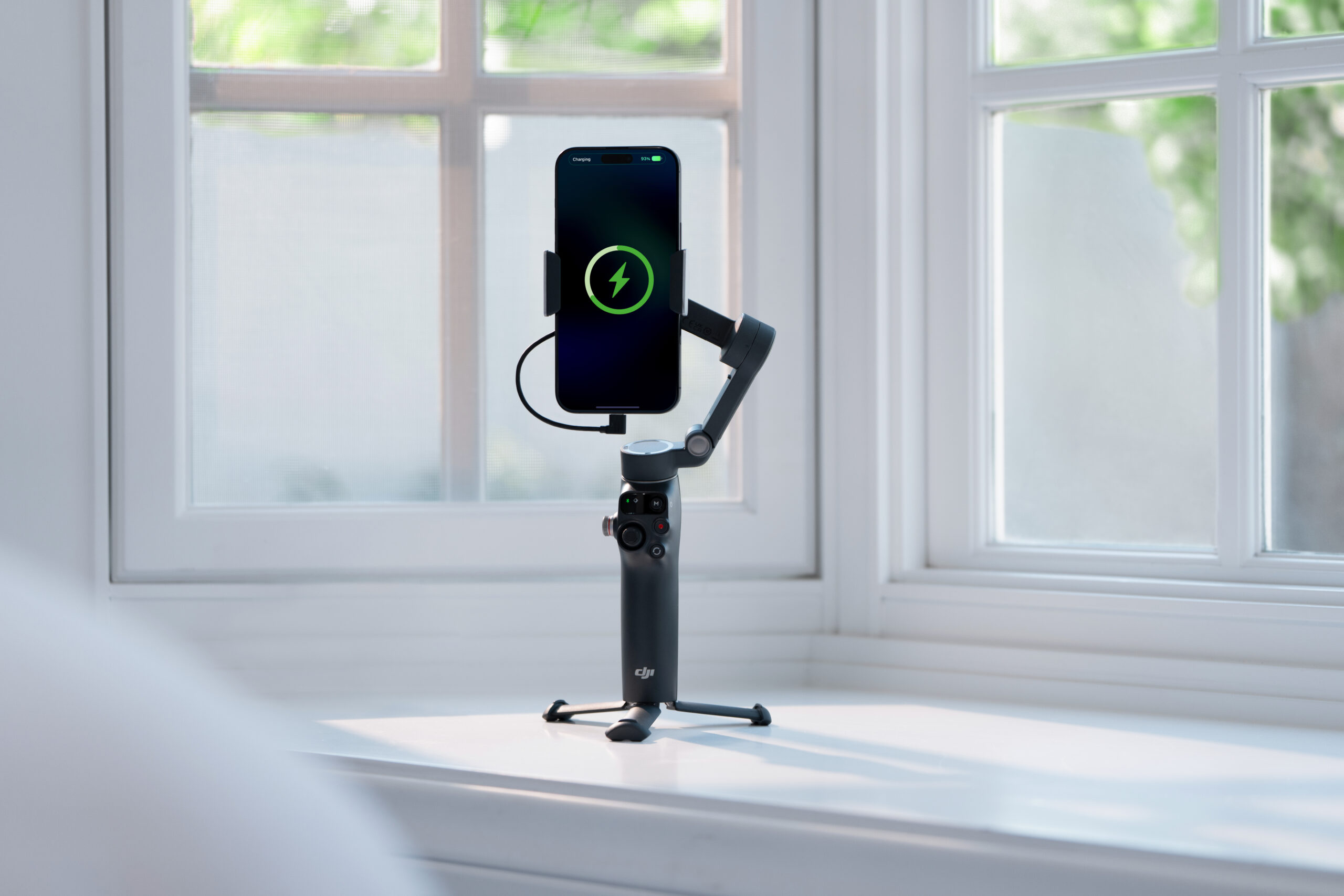 DJI Osmo Mobile 8 è il nuovo stabilizzatore per smartphone con tracciamento intelligente - macitynet.it DJI Osmo Mobile 8 è il nuovo stabilizzatore per smartphone con tracciamento intelligente - macitynet.it