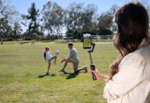 DJI Osmo Mobile 8 è il nuovo stabilizzatore per smartphone con tracciamento intelligente - macitynet.it