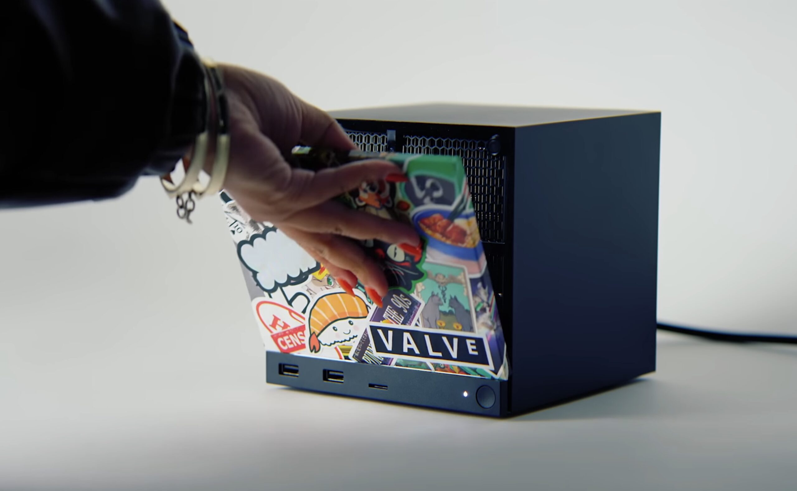 Valve presenta la Steam Machine che vuole sfidare Playstation e Xbox - macitynet.it Valve presenta la Steam Machine che vuole sfidare Playstation e Xbox - macitynet.it