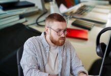 Allarme privacy: una nota azienda userà i tuoi dati per addestrare l’AI, ma puoi bloccarla così allarme privacy furto dati