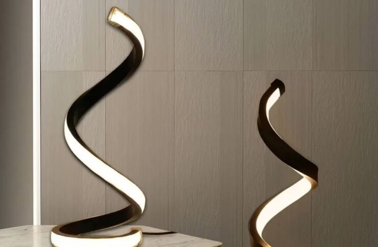 Lampada da tavolo LED a spirale, offerta lampo a solo 1 € - macitynet.it
