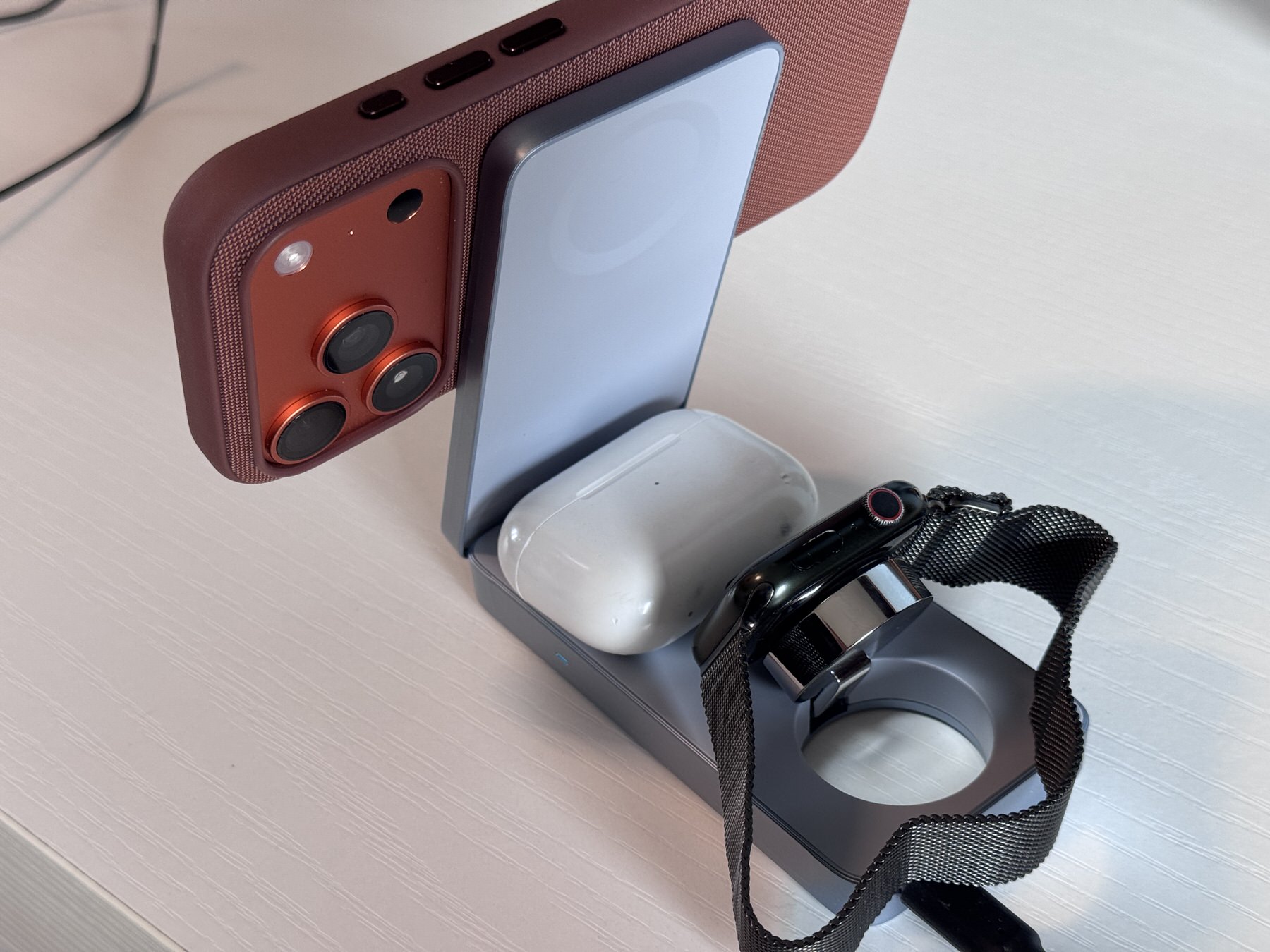 Recensione Ugreen MagFlow 3-in-1, da comprare se il prezzo non vi spaventa - macitynet.it Ricarica di 3 dispositivi in una volta