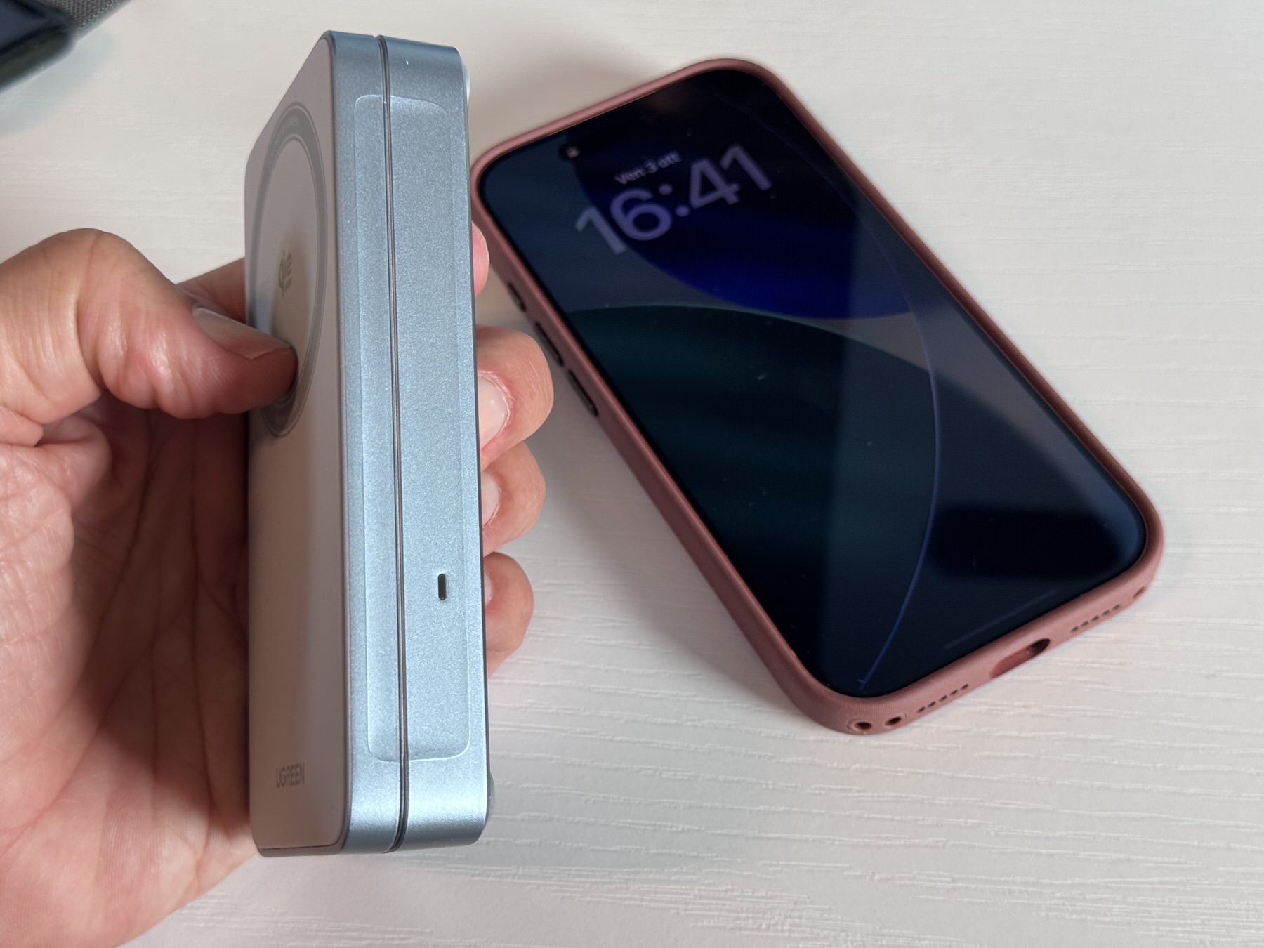 Recensione MagFlow 3-in-1, da comprare se il prezzo non vi spaventa - macitynet.it Design compatto, plastiche non convincenti