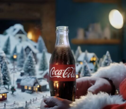 Coca Cola ci riprova, lo spot natalizio è tutto intelligenza artificiale Coca-Cola e la magia dell’AI, lo spot natalizio brinda al futuro - macitynet.it