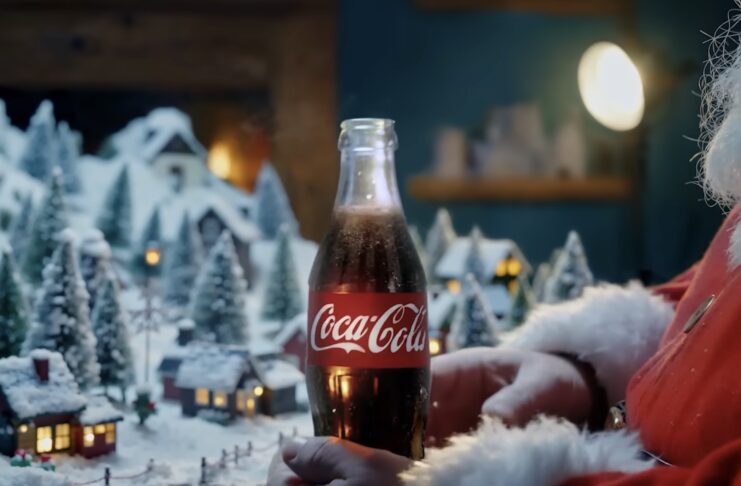 Coca-Cola e la magia dell’AI, lo spot natalizio brinda al futuro - macitynet.it