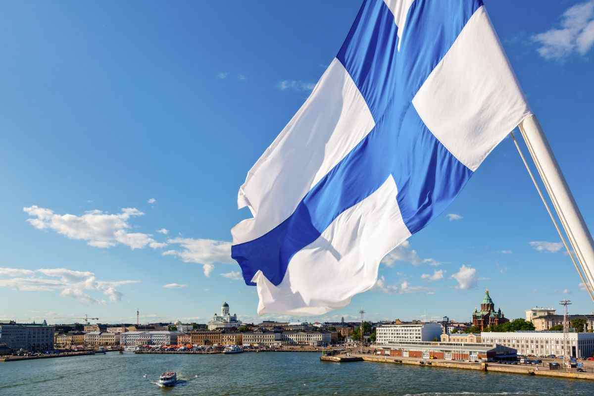 Helsinki bandiera Finlandia Come funziona il sistema finlandese per riscaldare casa grazie a IA