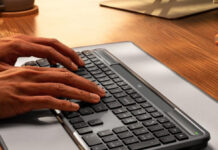 Recensione tastiera Logitech Signature Slim Solar K980, ricarica solare per l’ufficio Recensione tastiera Logitech Signature Slim Solar K980, ricarica solare per l’ufficio - macitynet.it