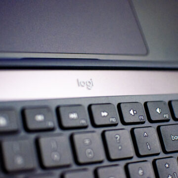 Recensione tastiera Logitech Signature Slim Solar K980, ricarica solare per l’ufficio - macitynet.it