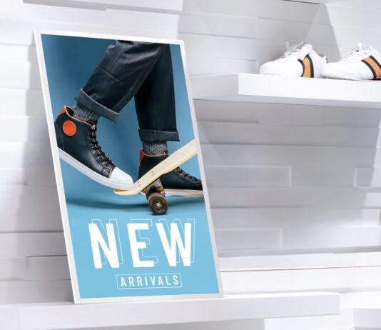 Samsung Color E-Paper EMDX, il cartello digitale da 32" che sembra carta - macitynet.it