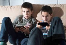 smartphone bambini danni