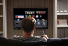 Smart TV, il pulsante segreto che ti fa vivere la partita come allo stadio Smart TV, il pulsante segreto