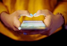 Whatsapp, se ti arriva questa notifica rischi: ti tolgono tutto e nemmeno te ne accorgi Whatsapp, se ti arriva questa notifica rischi